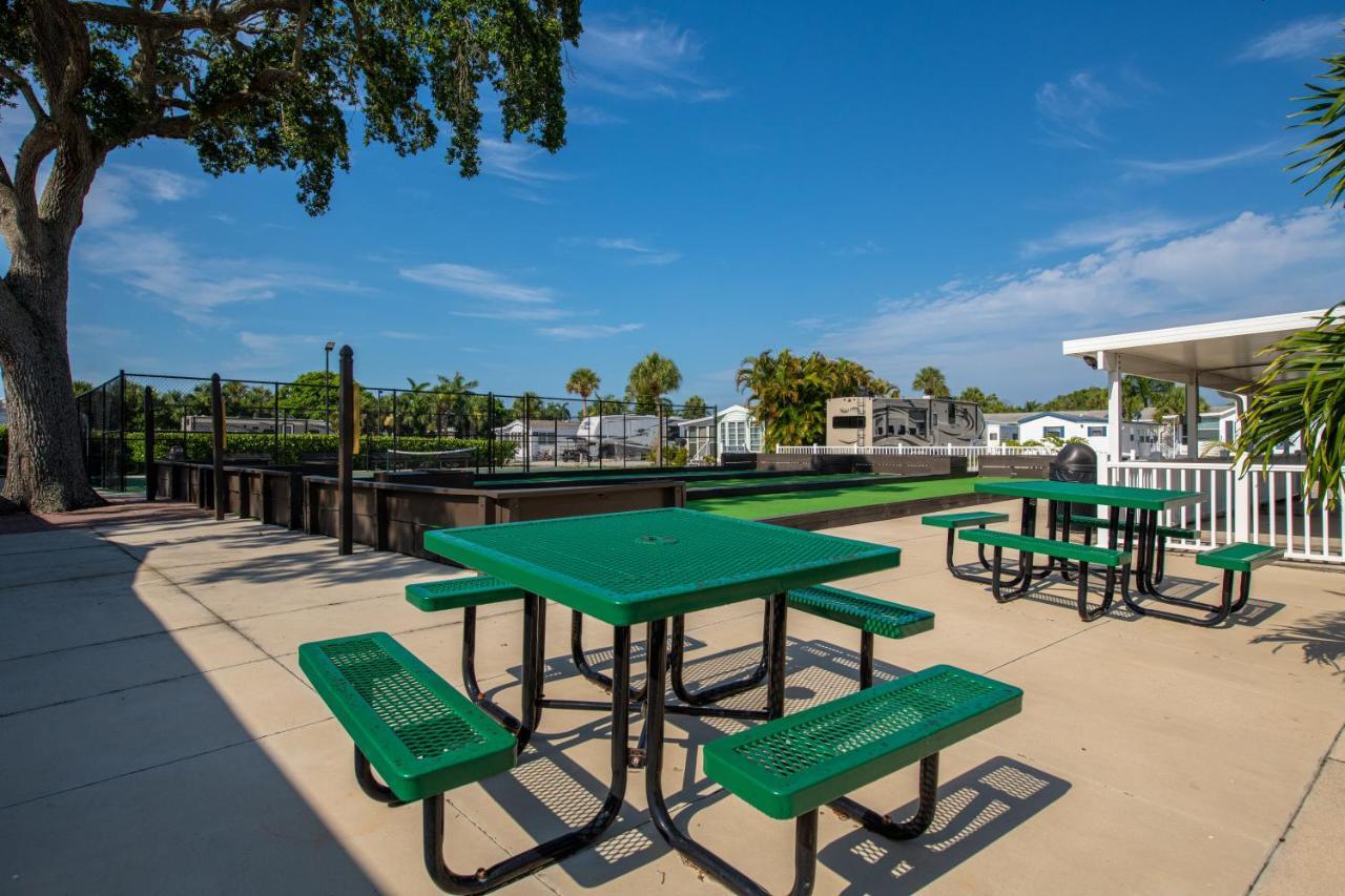 Groves Rv Resort Harlem Heights Экстерьер фото