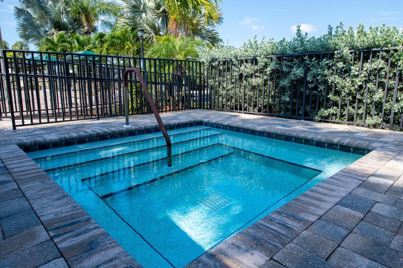 Groves Rv Resort Harlem Heights Экстерьер фото