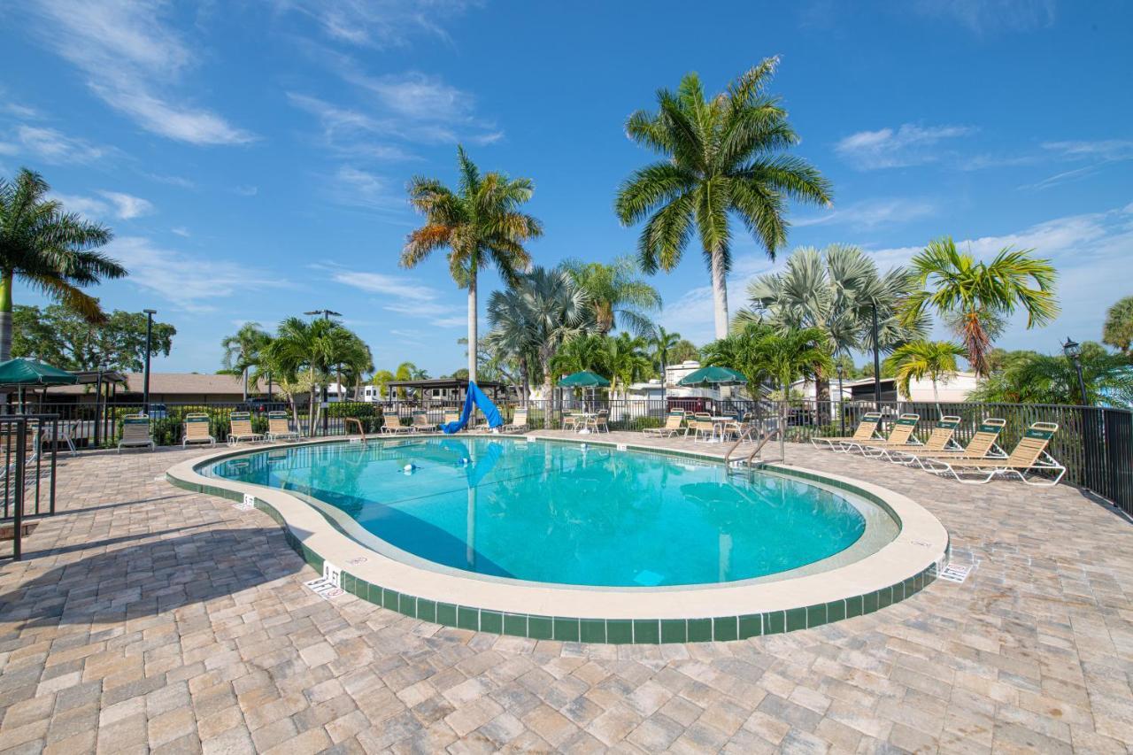 Groves Rv Resort Harlem Heights Экстерьер фото